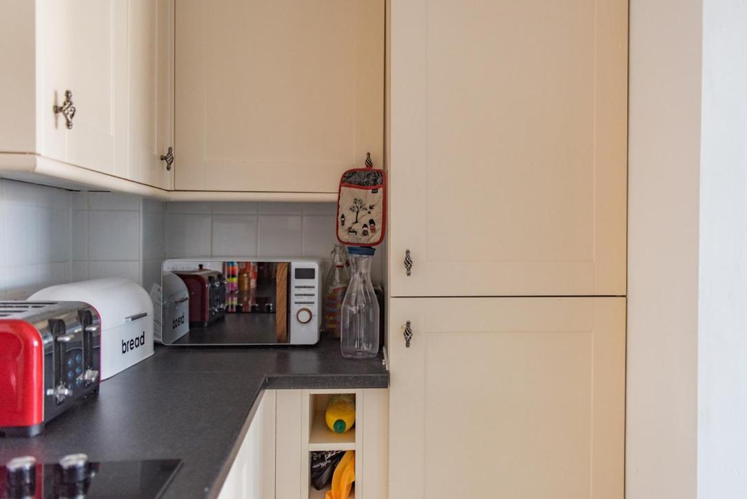 Blackhorse Loft - Spacious Apartment By The Sea 딜 외부 사진